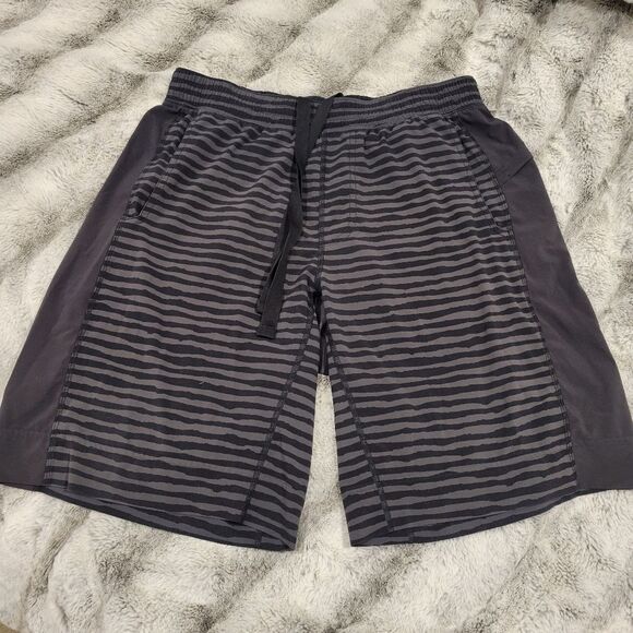 Lululemon T.H.E. Short 11” Linerless Black Gray Stripe Mens, Size L - Picture 1 of 12
